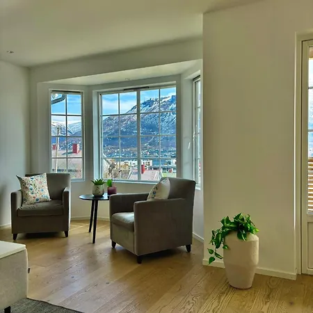 Modern House With Great View!