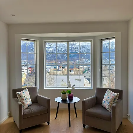 Modern House With Great View! *