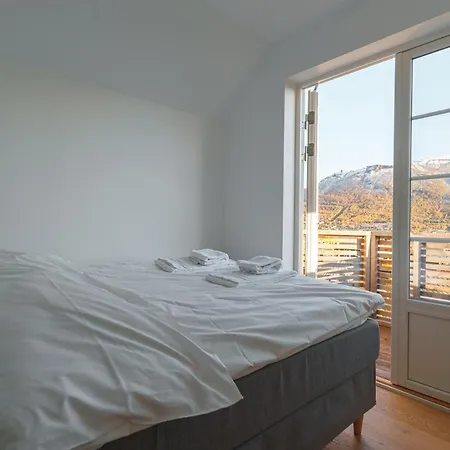Modern House With Great View! דירה
