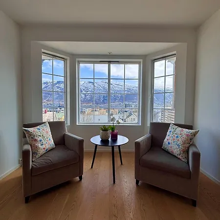 Modern House With Great View! דירה *