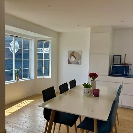 דירה Modern House With Great View! טרומסה